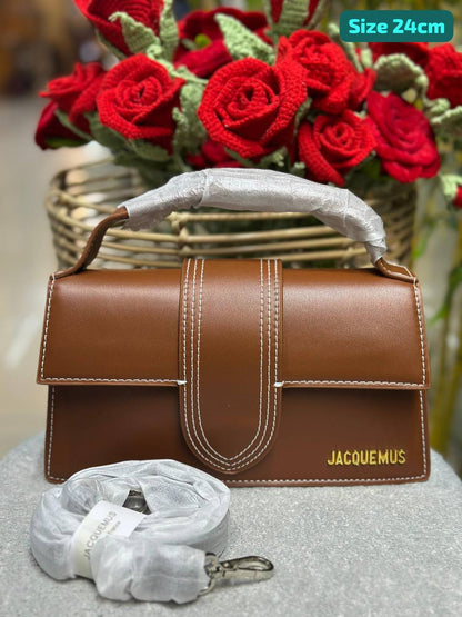 Jacquemus

Good quality 

with box 🎁🎁🎁

100 dhs🇦🇪

Zain186
♥️♥️♥️