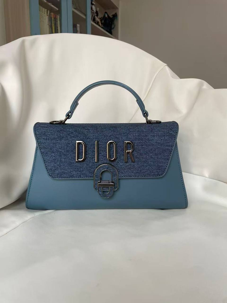 Dior
95 dhs🪙🌨️

Zain143
♥️♥️♥️