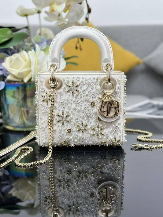 Lady Dior
*Size 17 cm*
For Price 👇 WhatsApp✅
0568585901 
0507557372
0552275751 Owner Zain 👌

Zain274
♥️♥️♥️