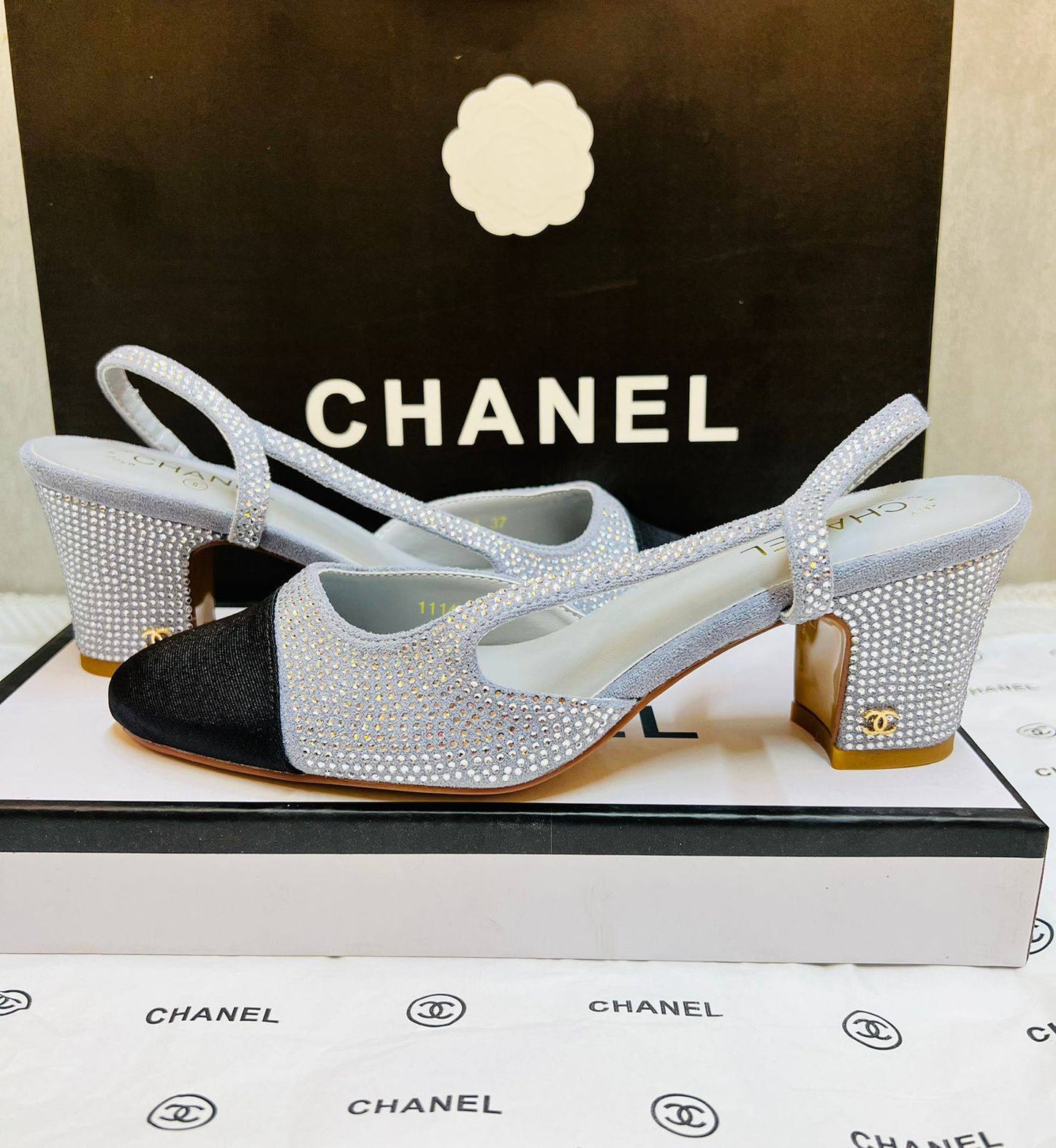 CHANEL
SIZE 36-41 available 
150 dhs🌺
               GOOD QUALITY 😍

Zain88
♥️♥️♥️