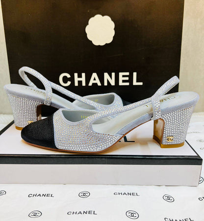 CHANEL
SIZE 36-41 available 
150 dhs🌺
               GOOD QUALITY 😍

Zain88
♥️♥️♥️