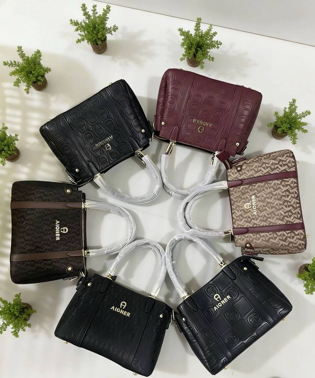 Aigner
100 dhs💓
good-quality with box

Zain35
♥️♥️♥️