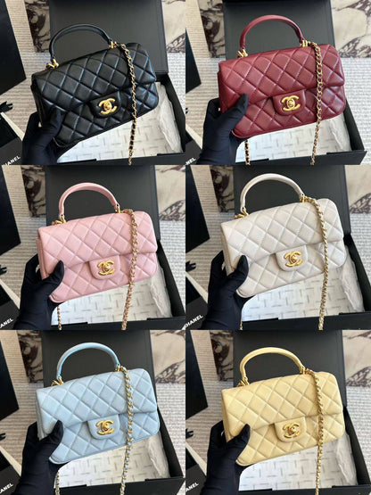 Chanel
Size 20cm

230 dhs🪙🌨️

With box
🎁🎁🎁

Zain180
♥️♥️♥️