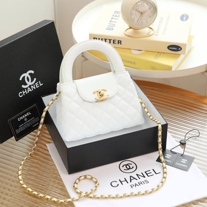 CHANEL

best quality 
with box
100 dhs🇦🇪🇦🇪

size19CM
Zain290
♥️♥️♥️