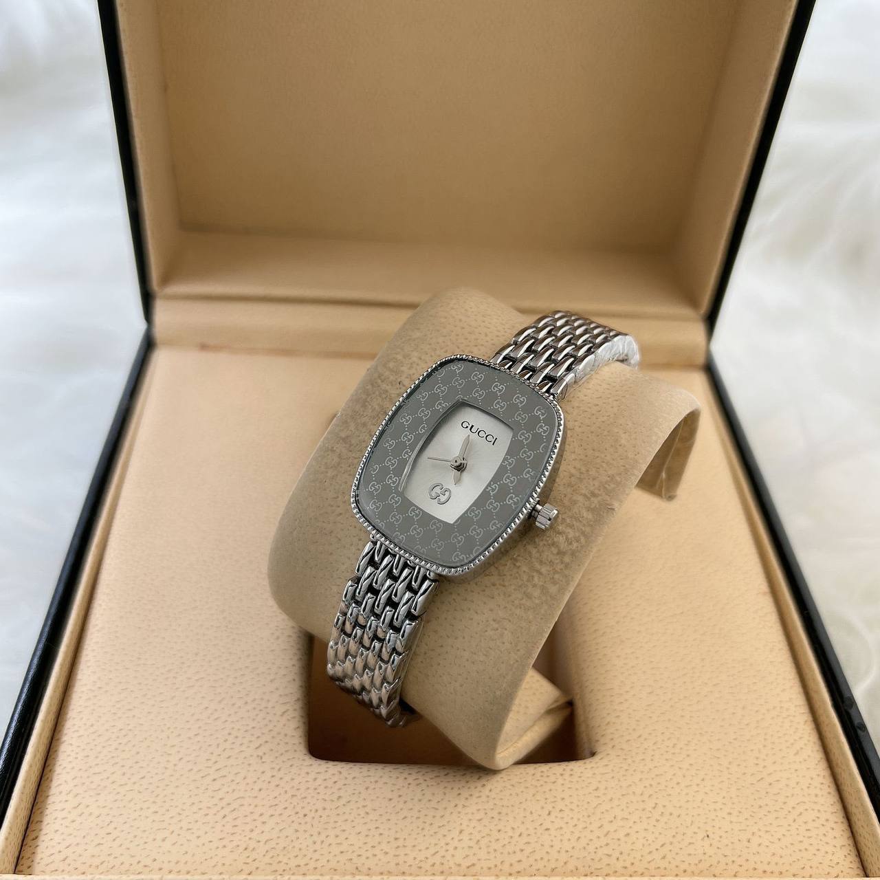 Ladies Watch
60 dhs🇦🇪🇦🇪

Zain45
♥️♥️♥️