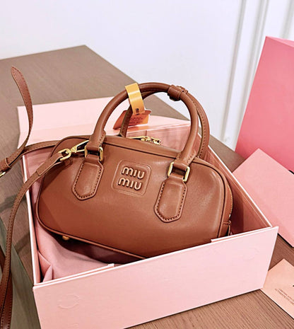 MIU MIU 

NEW CAME 
HIGH QUALITY 
WITH BOX 

120 dhs🇦🇪🇦🇪

Zain295
♥️♥️♥️