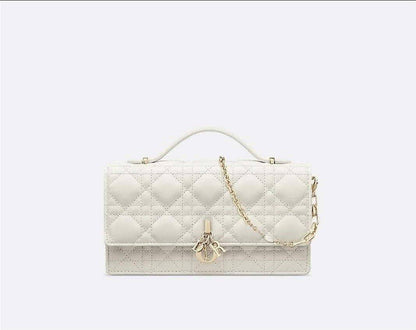 Dior
with box
110 dhs🇦🇪🇦🇪

Zain306
♥️♥️♥️