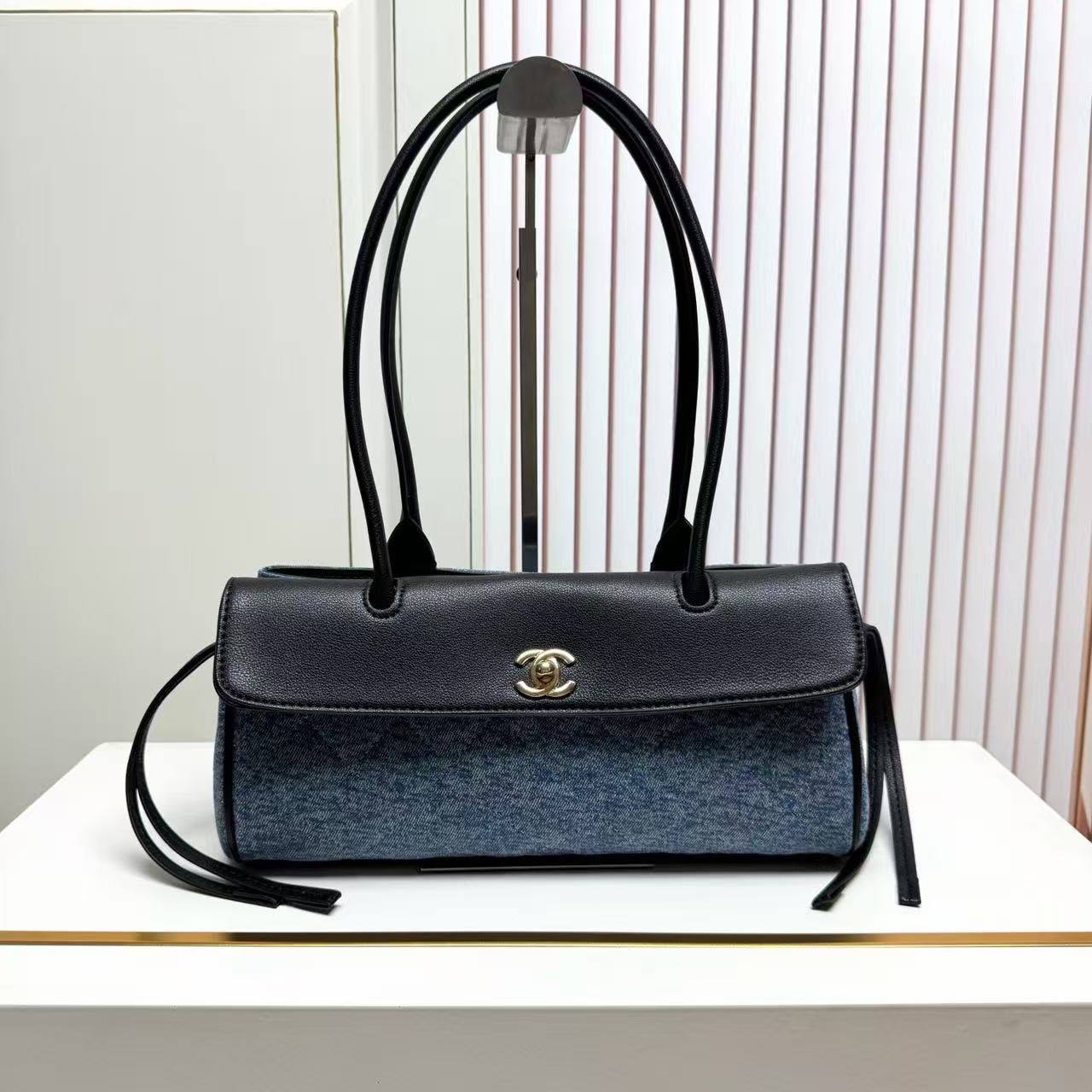 CHANEL 
MASTER QUALITY
325 dhs🇦🇪🇦🇪

Zain39
♥️♥️♥️