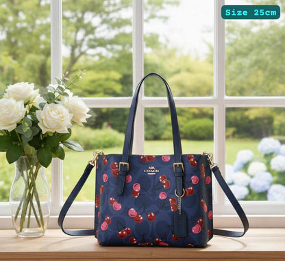 Coach
Good quality 
95 dhs🪙🌨️

Zain186
♥️♥️♥️