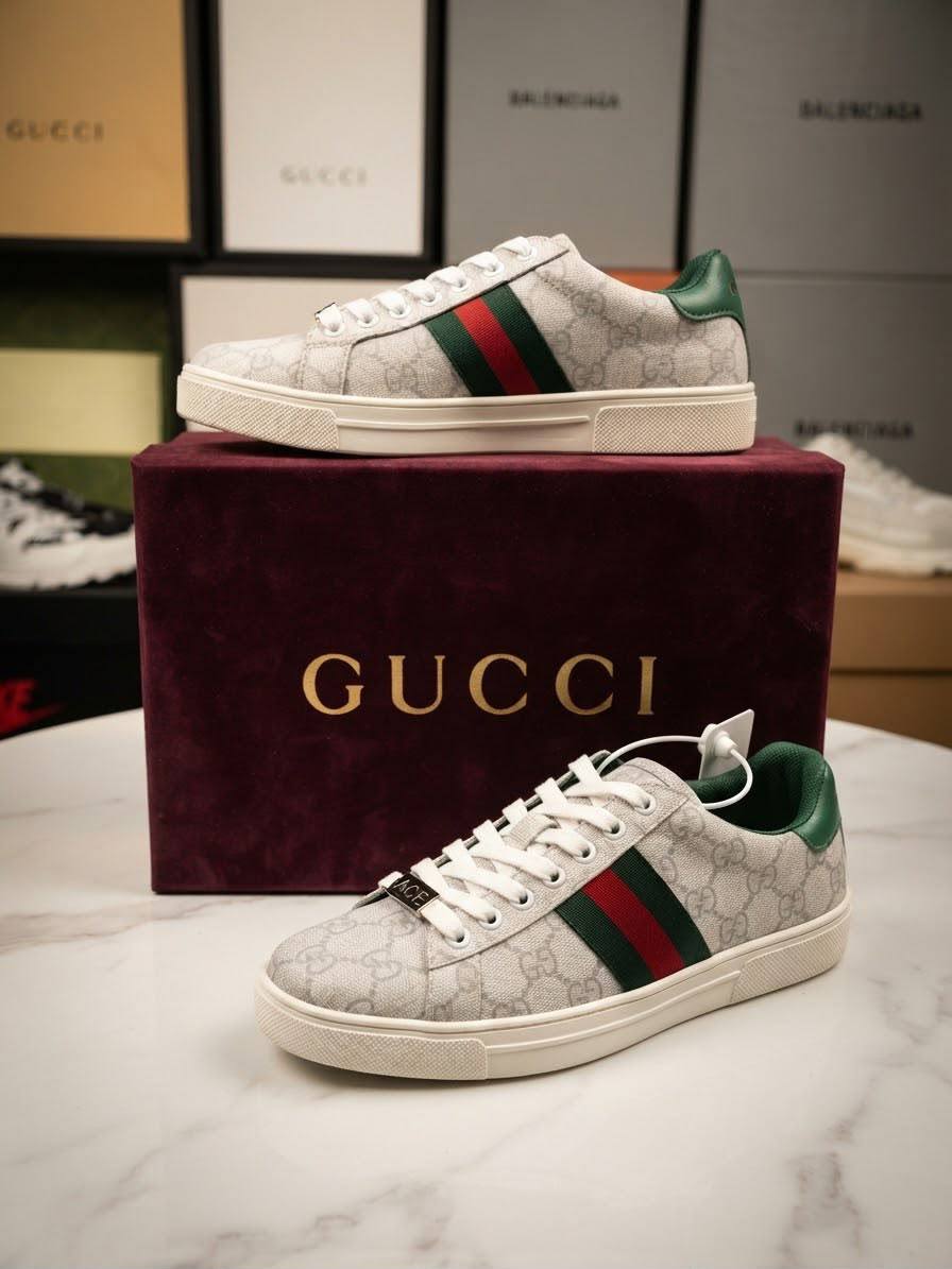 Gucci

 Lady shoes 

Withbox & paper bag 

120 dhs🇦🇪🇦🇪

Zain40
♥️♥️♥️