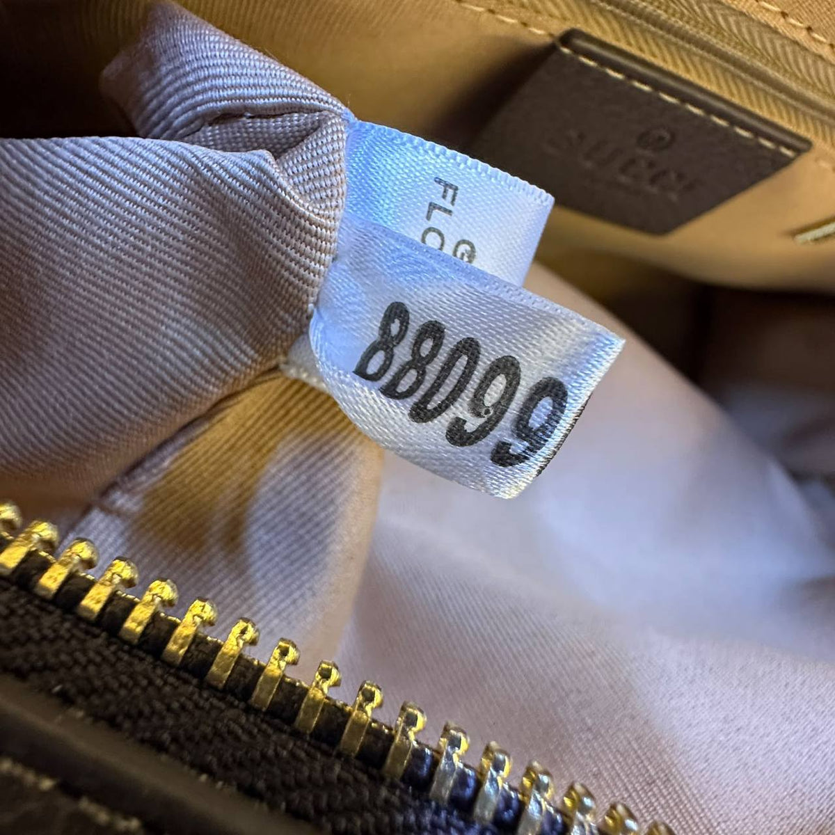 GUCCI 

NEW CAME 
HIGH QUALITY 

WITH BOX 
125 dhs🇦🇪🇦🇪

Zain39
♥️♥️♥️