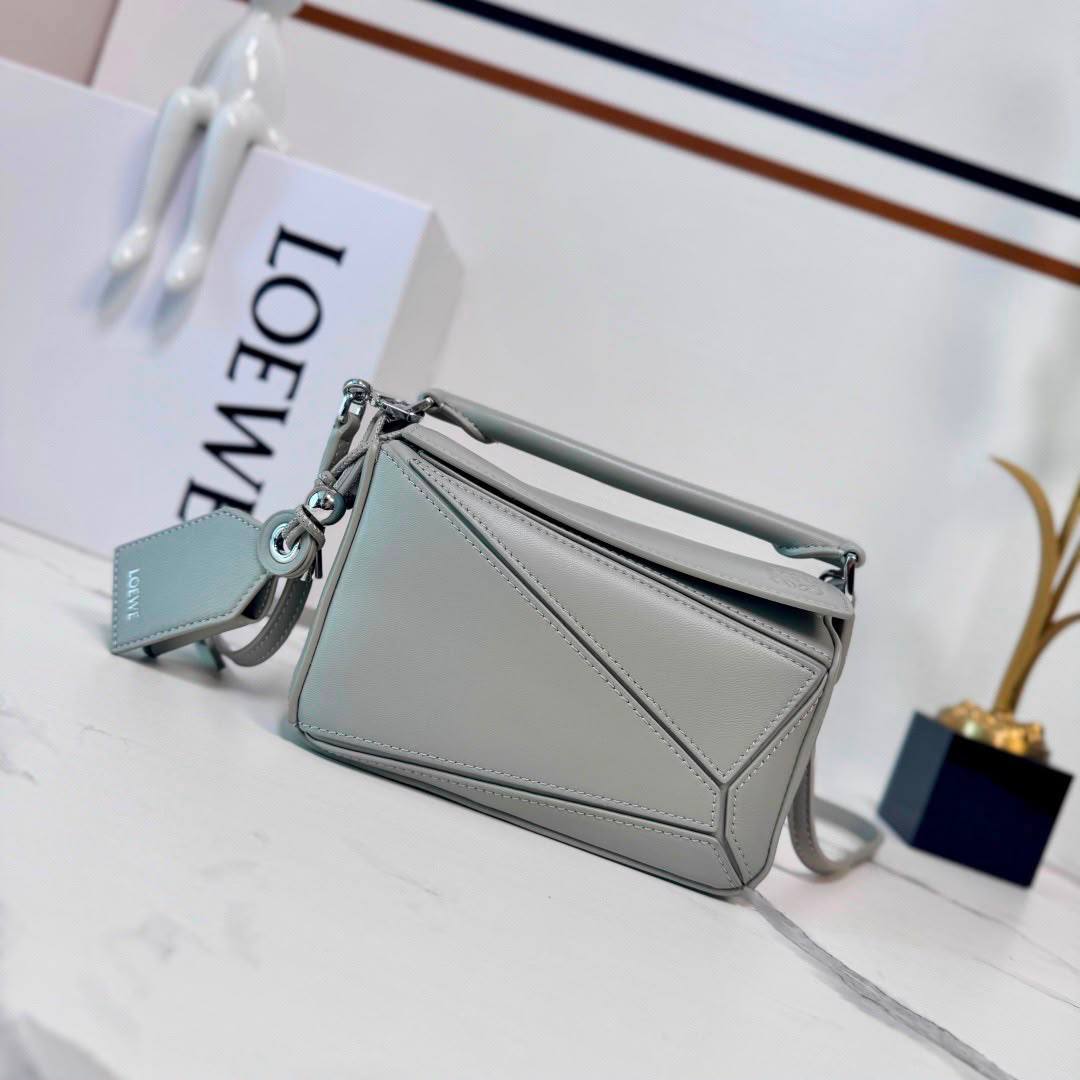 Loewe supper master quality ❤️
new collection ❤️
Available ✨💕
With full packing 📦
For Price 👇 WhatsApp✅
0568585901 
0507557372
0552275751 Owner Zain 👌

Zain251
♥️♥️♥️