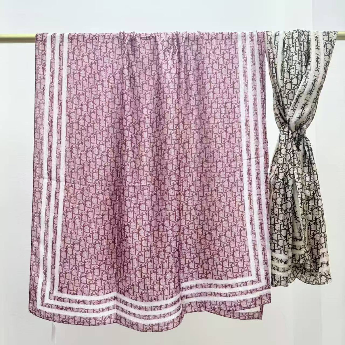 New silk scarf
1p
40 dhs🇦🇪🇦🇪🇦🇪

Zain232
♥️♥️♥️