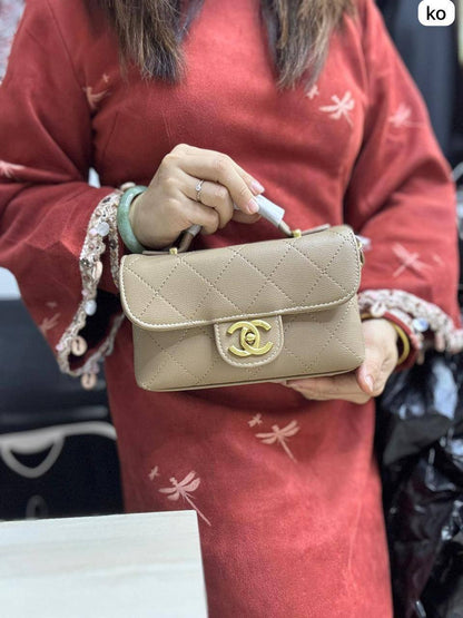 💗 Chanel 25K
1️⃣ First quality +🎁
Size : 20 * 15 cm
90 dhs✅

with box 🎁

Zain115
♥️♥️♥️