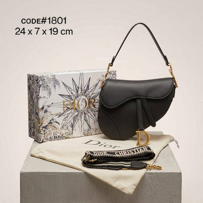 CHRISTIAN DIOR SADDLE
sʜᴏᴜʟᴅᴇʀ/ ᴄʀᴏss ʙᴏᴅʏʙᴀɢ
ɢᴏʟᴅ ʜᴀʀᴅᴡᴀʀᴇ
ɢʀᴀɪɴᴇᴅ ʟᴇᴀᴛʜᴇʀ
ZIPPER TYPE
sɪᴢᴇ : 24 cm
ᴡɪᴛʜ BOX

85 dhs💓

Zain31
♥️♥️♥️