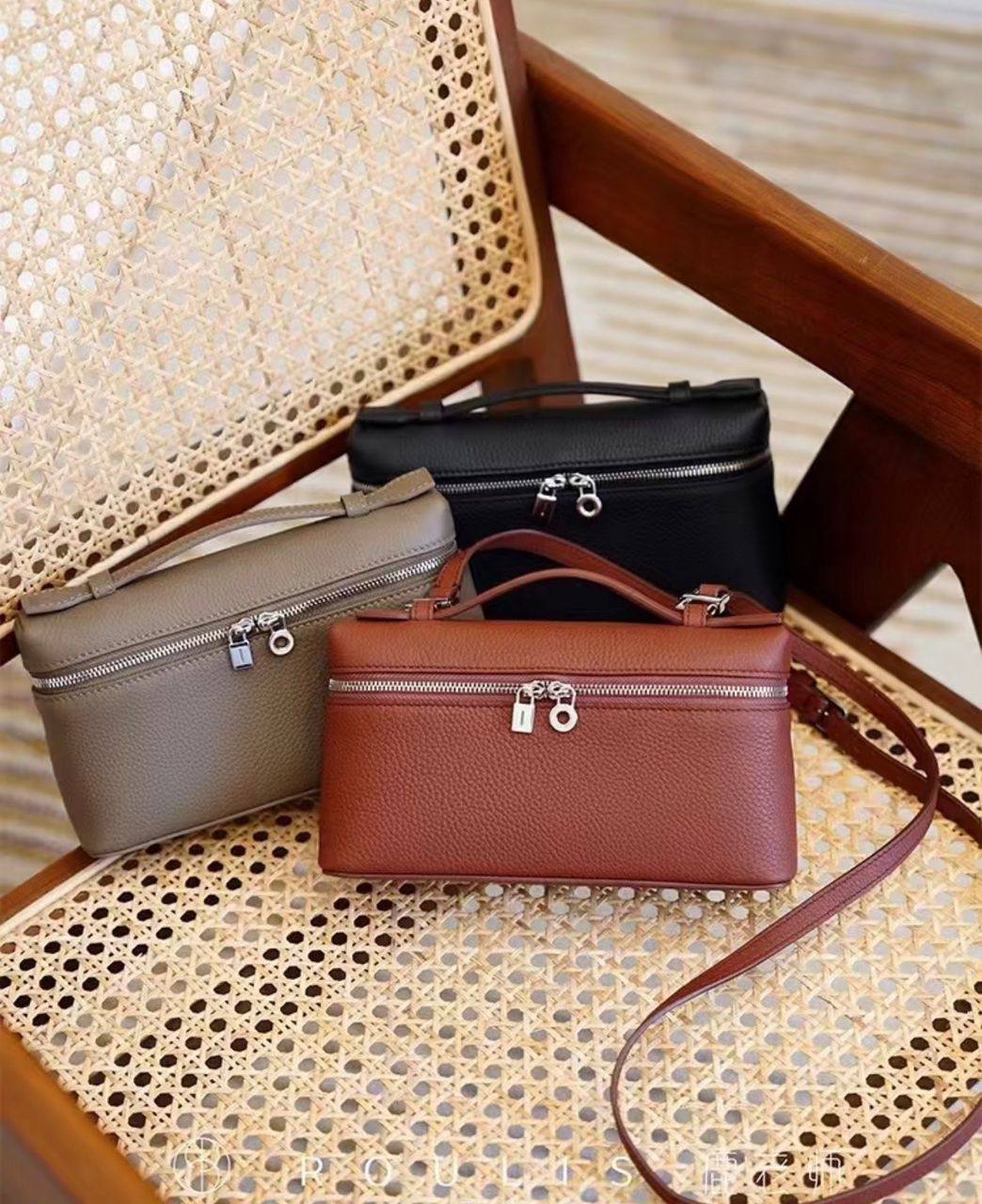 Loro Piana
85 dhs❣️
SIZE：16cm
With the box
🎁🎁🎁

Zain35
♥️♥️♥️