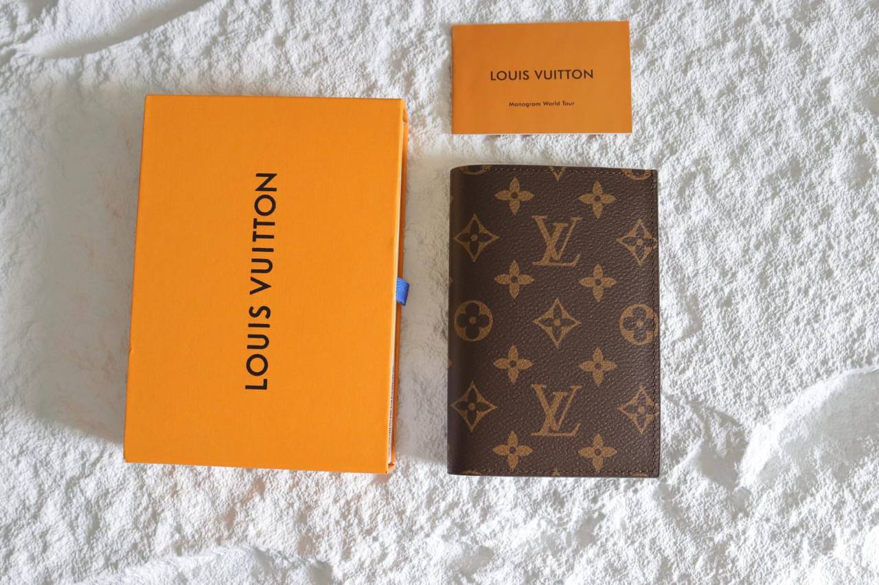 LV - Goyard
Master Quality
Passport Cover 
105 dhs✅

Zain33
♥️♥️♥️