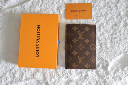 LV - Goyard
Master Quality
Passport Cover 
105 dhs✅

Zain33
♥️♥️♥️