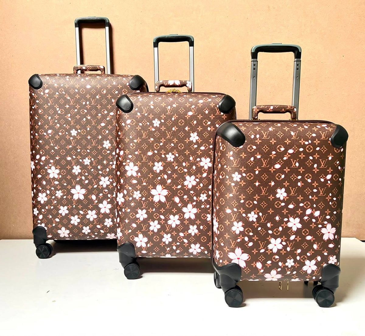 Travel Bags Set
Master💓💓
3in1
650 dhs✅✅

Zain341
♥️♥️♥️