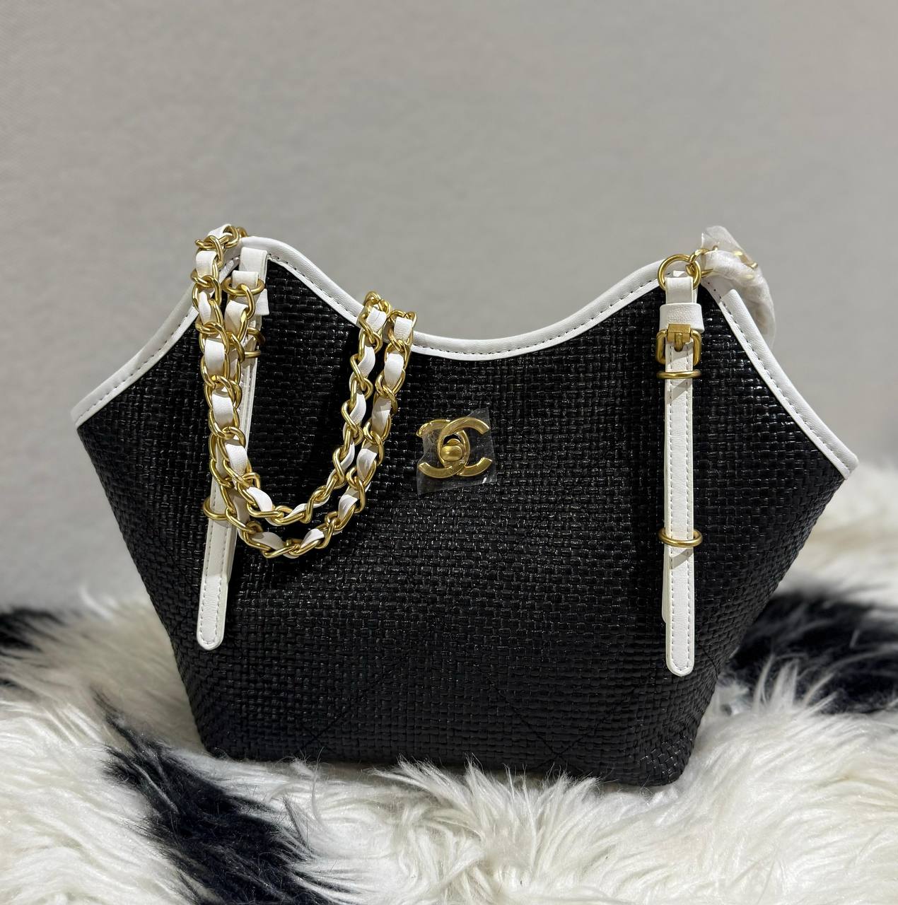 Chanel 
Master
270 dhs🇦🇪

Zain228
♥️♥️♥️