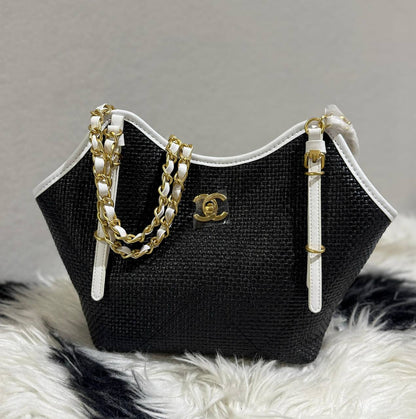 Chanel 
Master
270 dhs🇦🇪

Zain228
♥️♥️♥️