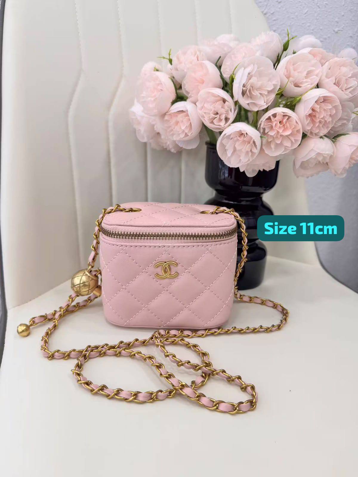 Chanel

Good quality 

with box 
100 dhs🇦🇪🇦🇪

Zain186
♥️♥️♥️
