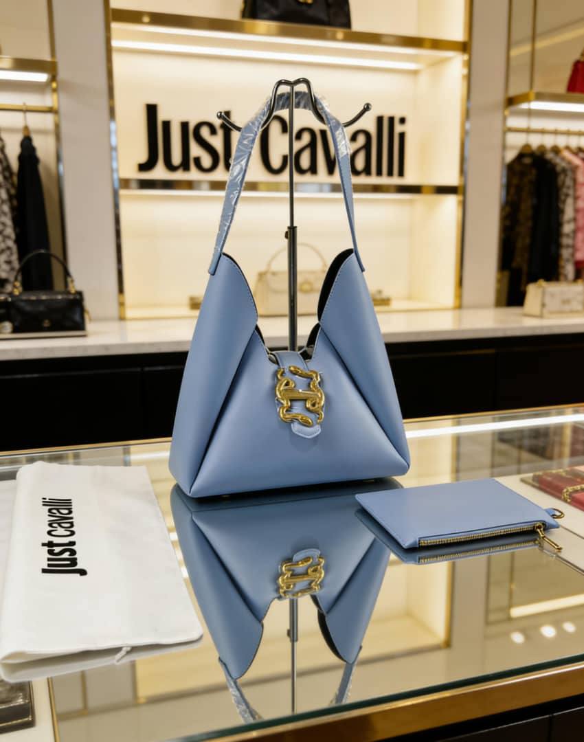 Just Cavalli

120 dhs🌺

size:30*9*30small，4color

Size:34*17*34 big ,3color

Good quality, 
2in1

Zain07
♥️♥️♥️