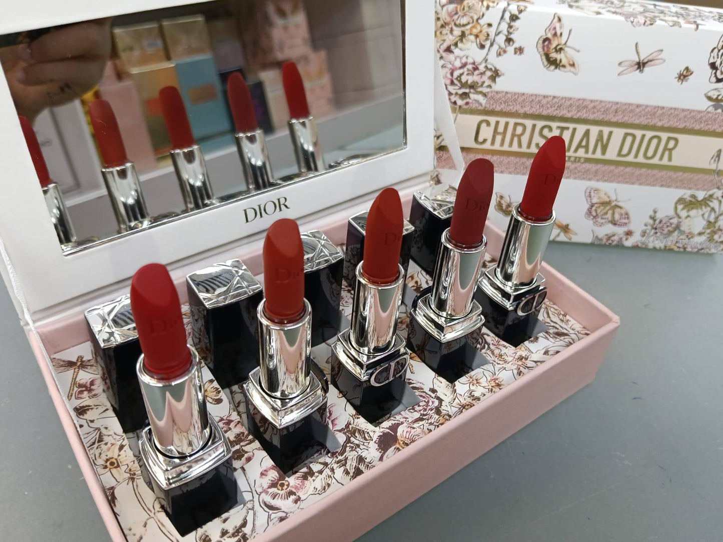 DIOR LIPSTICK SET
60 dhs❣️

Zain01
♥️♥️♥️