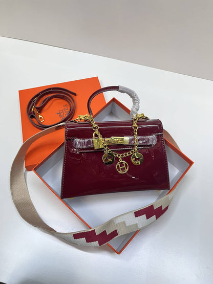 Hermes
95 dhs✅
with box
size 22cm

Zain42
♥️♥️♥️