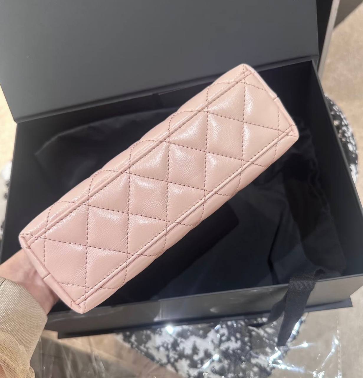 CHANEL 
GOOD QUALITY

 WITH BOX 
🎁🎁🎁

95 dhs✅

Zain39
♥️♥️♥️