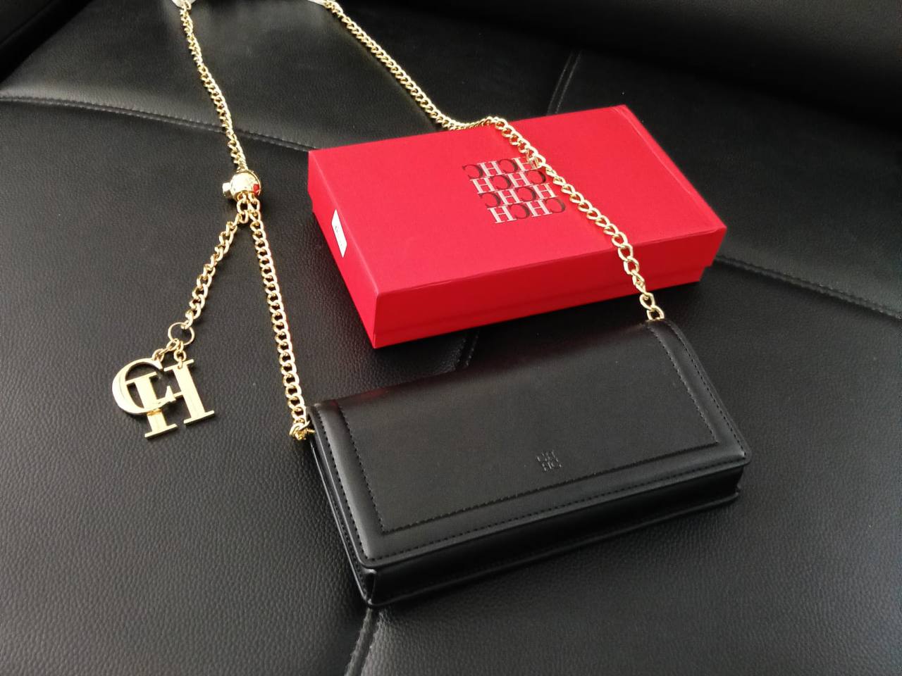 CH

90 DHS🇦🇪🇦🇪🇦🇪
with box

size  21.5cm

Zain26
♥️♥️♥️