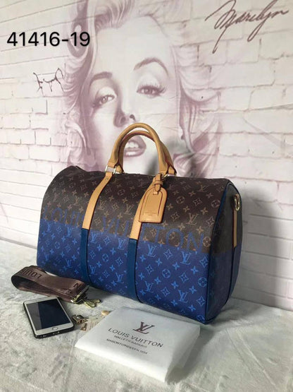 TLV Travel Bags

good quality

120 dhs✅
150 dhs✅

Zain137
♥️♥️♥️