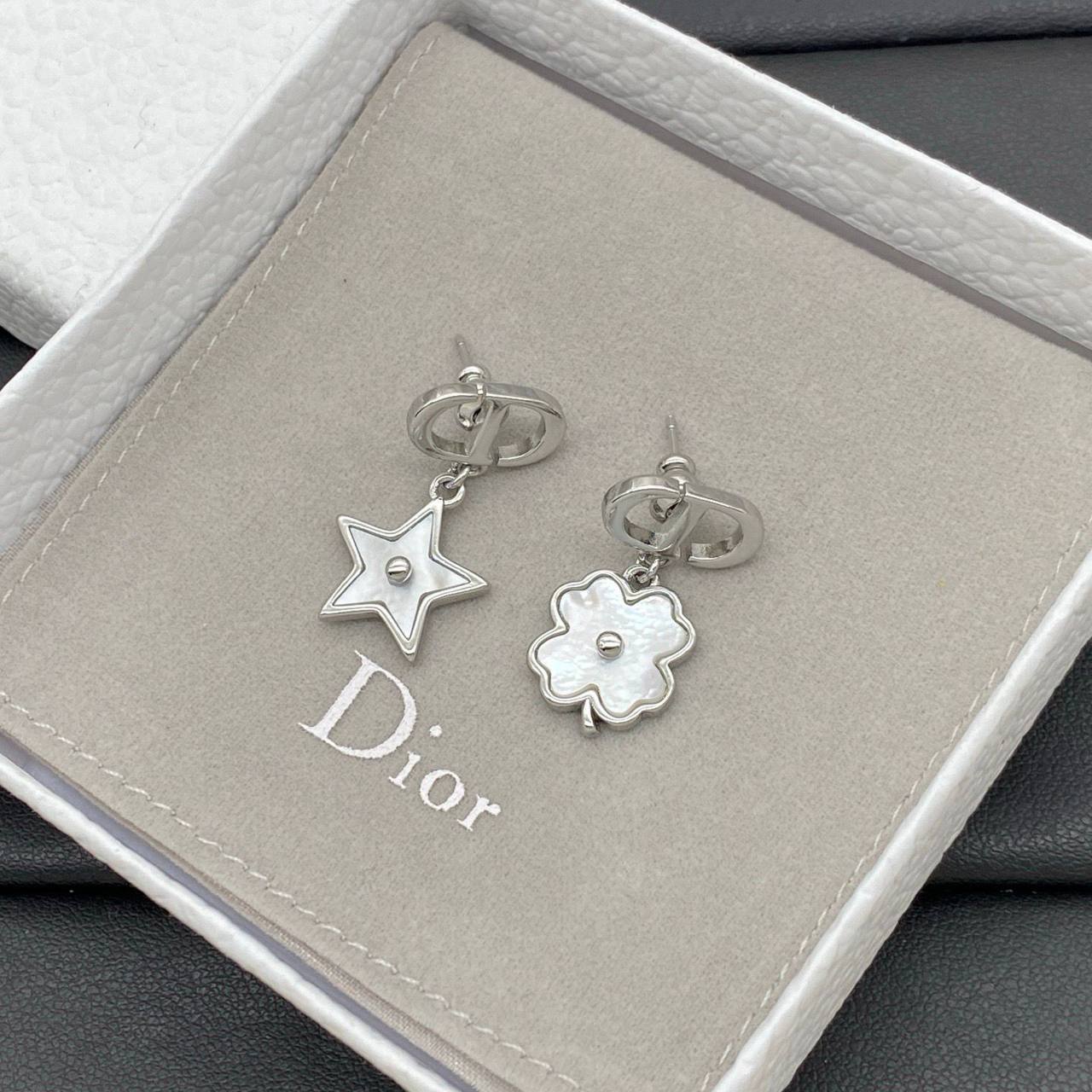Dior  set 💕
Necklace 
Earrings 
Bracelet 
Master Quality 💐

*170* AED normal box 📦

Zain48
♥️♥️♥️