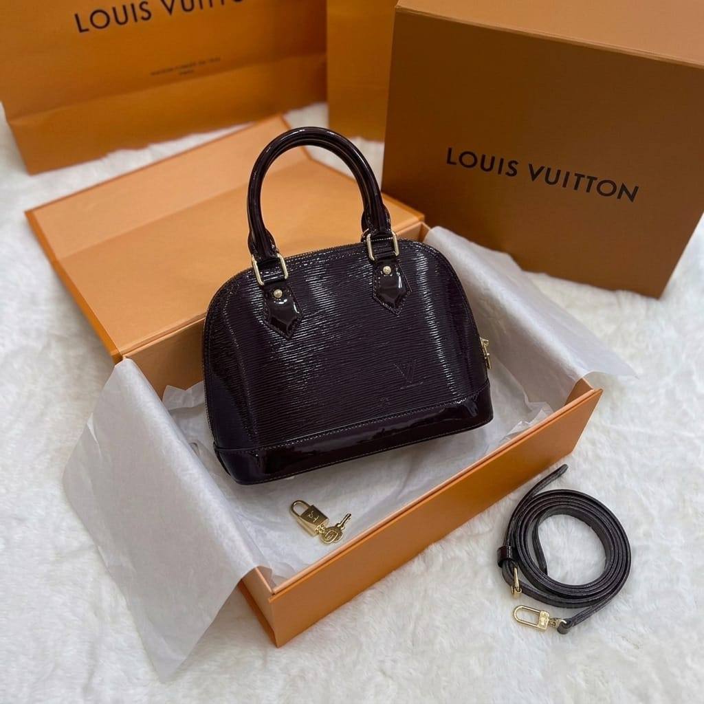 LV
ᴀʟᴍᴀ ᴍᴏɴᴏɢʀᴀᴍ
ᴡɪᴛʜ ʟᴏᴄᴋ & ᴋᴇʏ
ɪᴛ ʜᴀs ʟᴏɴɢ ʙᴇʟᴛ sᴛʀᴀᴘ
sɪᴢᴇ : 25 cm
ᴡɪᴛʜ BOX🎁🎁🎁

90 dhs✅

Zain31
♥️♥️♥️