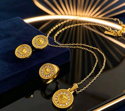 Versace set
Necklace 
Earrings 
Ring 💍 
Master quality 

125 dhs🇦🇪
normal box 📦

Zain48
♥️♥️♥️