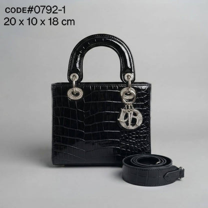 Dior
ᴄʀᴏᴄᴏᴅɪʟᴇ ᴘᴀᴛᴇɴᴛ ʟᴇᴀᴛʜᴇʀ
ɪɴ ᴅɪᴀᴍᴏɴᴅ ɪɴɢʀᴀᴠᴇ
sɪʟᴠᴇʀ ʜᴀʀᴅᴡᴀʀᴇ
ᴡɪᴛʜ ʟᴏɴɢ ʙᴇʟᴛ sᴛʀᴀᴘ
sɪᴢᴇ : 20cm
ᴡɪᴛʜ BOX

110 dhs🇦🇪🇦🇪

Zain31
♥️♥️♥️