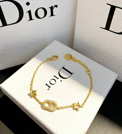 50 DHS💓

BRACELET 
MASTER✨💫

WITH BOX AND PAPER BAG 🛍️🎁

Zain89
♥️♥️♥️