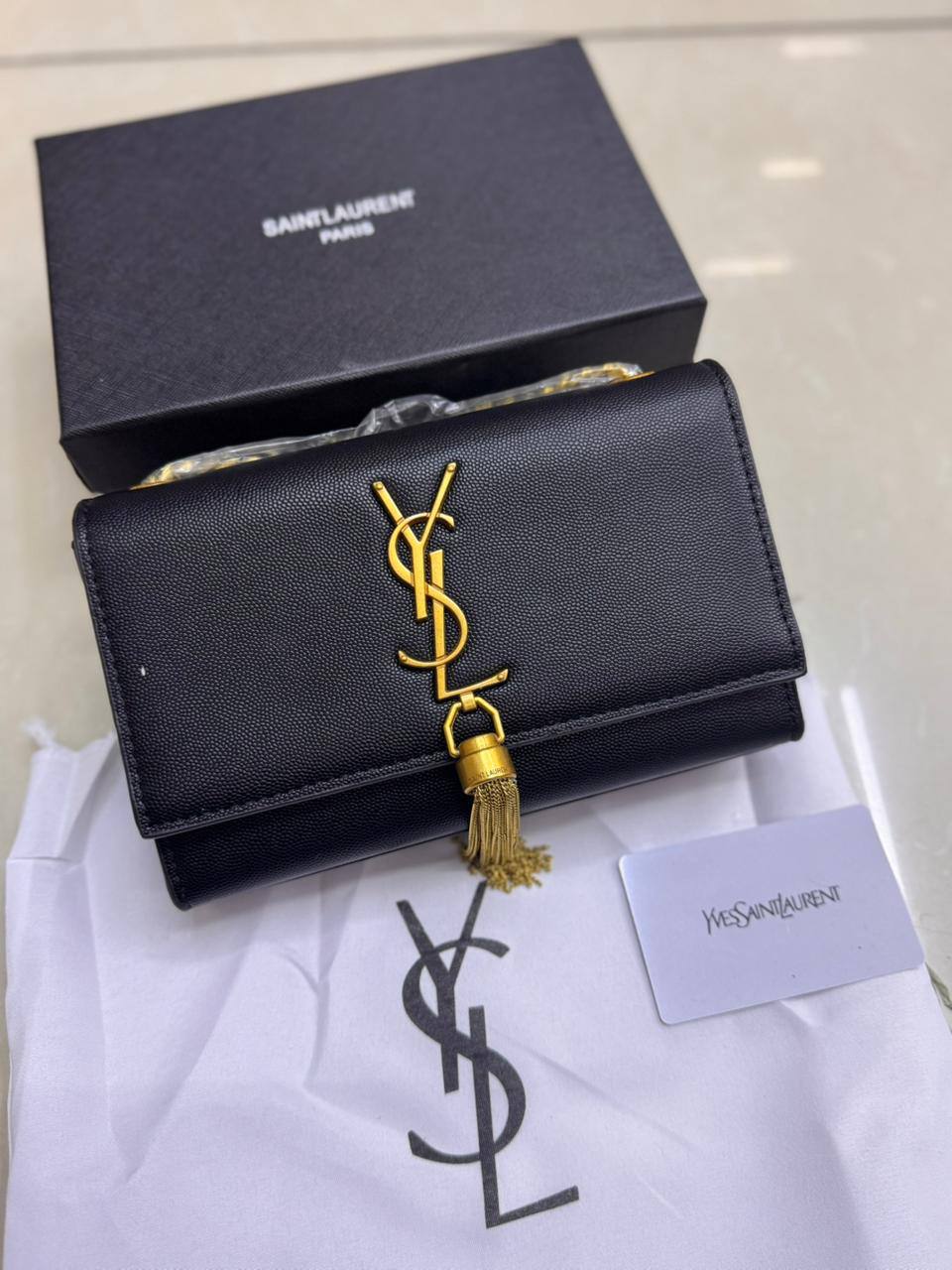 🌿 Ysl Kate
1️⃣ Frist quality +🎁
Size : 22 * 14 cm
80 dhs✅
with box 🎁

Zain115
♥️♥️♥️