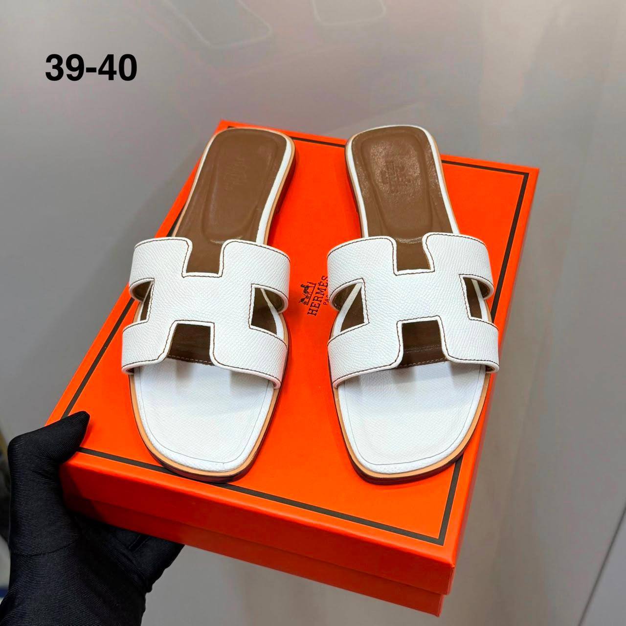 HERMES SLIPPER
GOOD QUALITY
90 dhs💓

Zain40
♥️♥️♥️