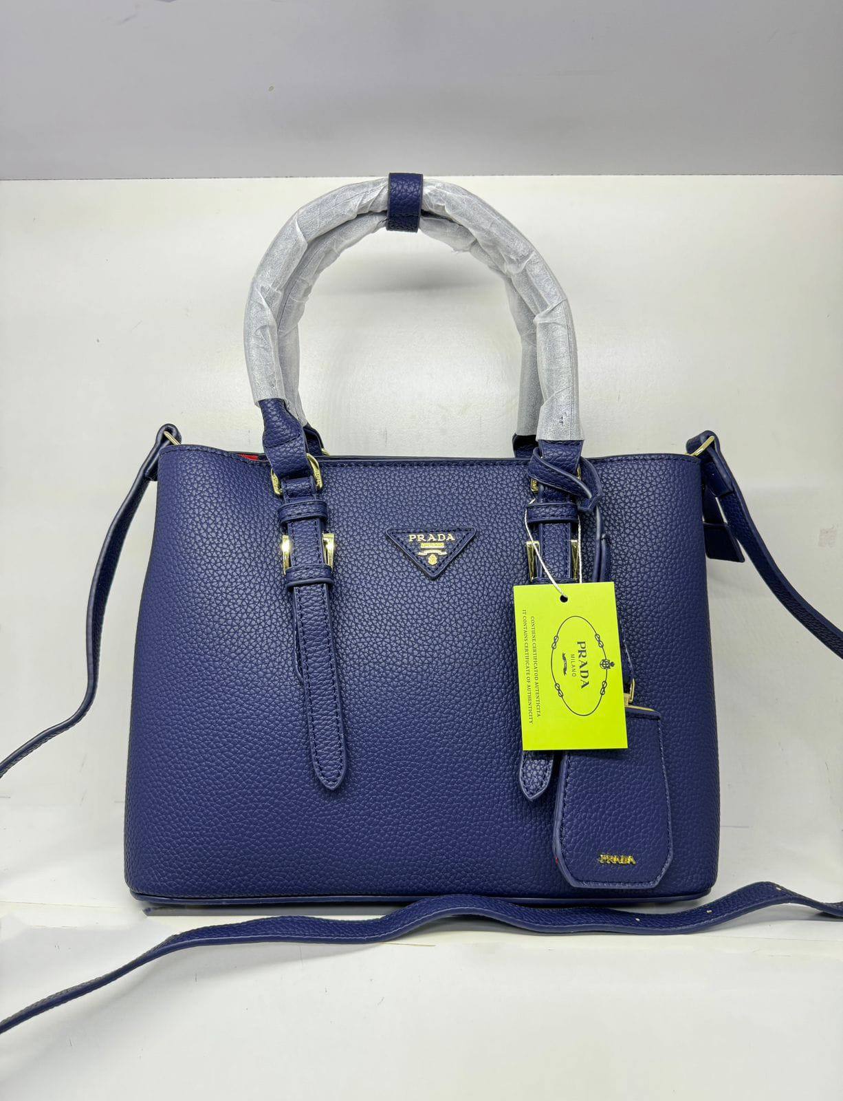 Prada
High quality
100 dhs✅

Zain50
♥️♥️♥️
