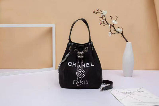 New arrived 
Chanel 
110 dhs🌺
Size 22 cm 

Zain161
♥️♥️♥️