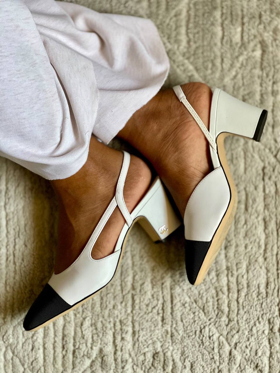 Chanel 

Vip quality 

Size:36 to 42

430 dhs🇦🇪🇦🇪

Zain113
♥️♥️♥️