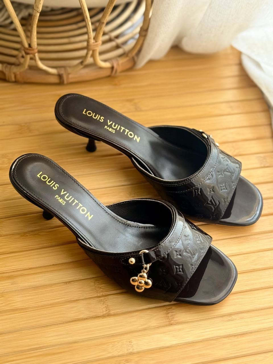 LV
AA Quality
𝗦𝗶𝘇𝗲 𝟯𝟲 𝘁𝗼𝗼 𝟰𝟭 
450 dhs🇦🇪🇦🇪

Zain303
♥️♥️♥️