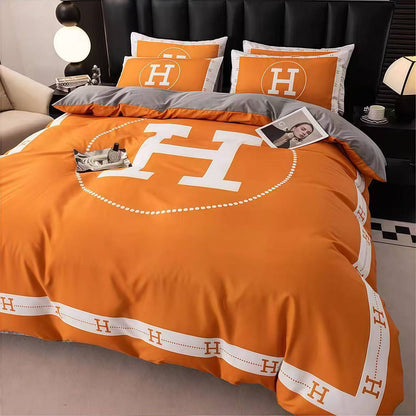 Master quality 
King size cover 6pcs set 
1 bedsheets 
1 Duvete cover 
4 pillowcases 
6 pcs set 
120 dhs🇦🇪

Zain99
♥️♥️♥️