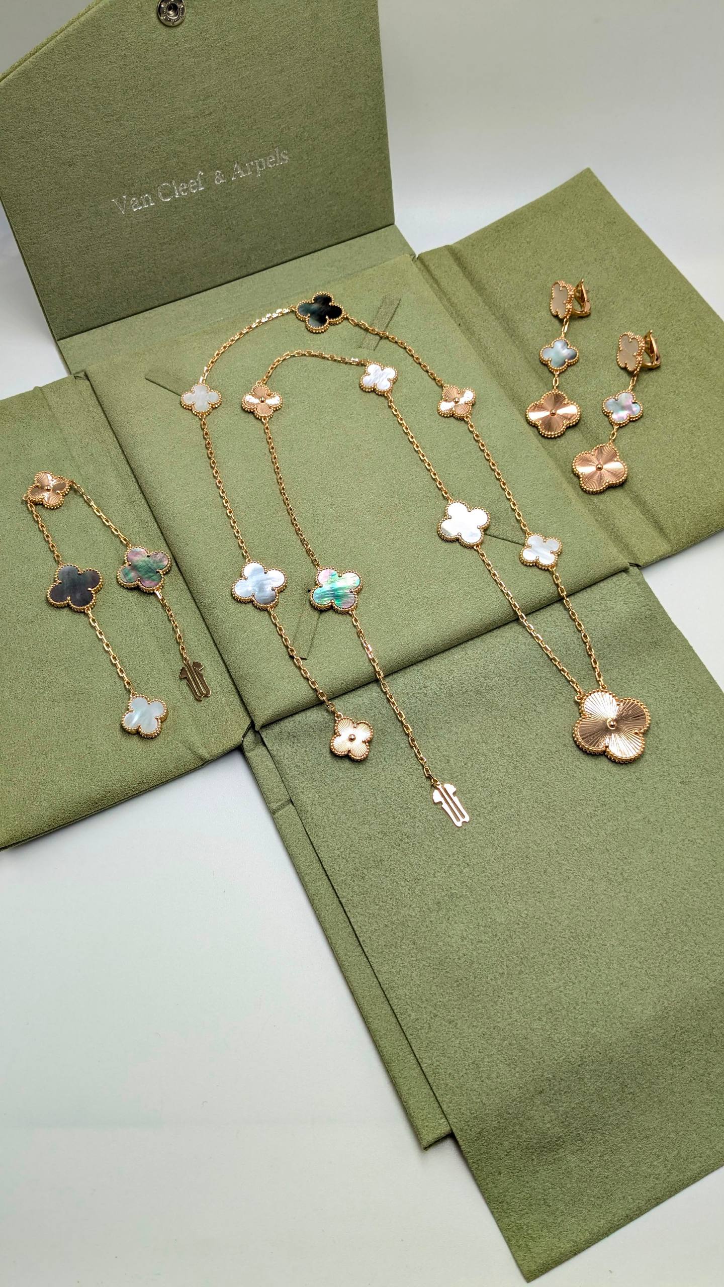 VCA Set
*Master Quality* 
*Necklace, Earrings & Bracelet*
380 dhs✅ with Good Box 🎁 
470 dhs✅ with Master Box 🎁

Zain210
♥️♥️♥️