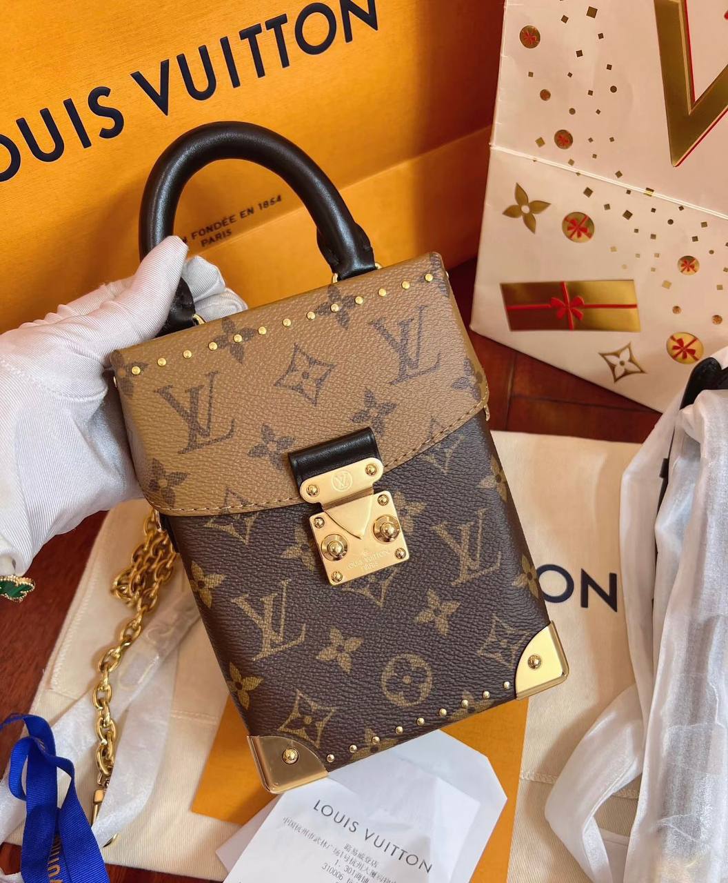 LV
80 dhs🪙🌨️

With box
🎁🎁🎁

Zain219
♥️♥️♥️
