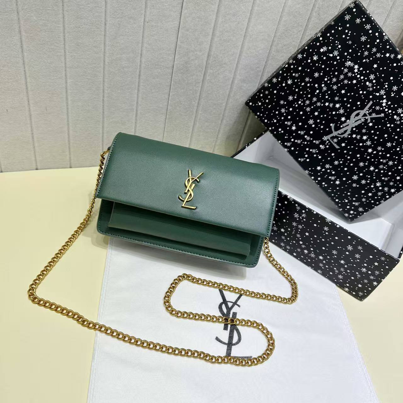 YSL
95 dhs✅
With box

Zain219
♥️♥️♥️