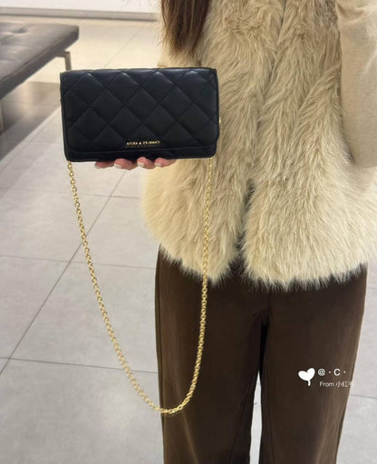 CK
Charles and keite
100 dhs✅
with box
🎁🎁🎁
Good quality

Zain07
♥️♥️♥️