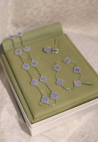 VanCleef & Arpels 💚 -PriceUpdate-
Magic Alhambra Full Set
⁠Necklace 10 Motifs 105Ð
⁠Bracelet 5 Motifs  75Ð
⁠Earings 1 Motif  55Ð
18K gold plated
 Master Quality 
Full Set
 335 dhs🇦🇪with Normal Box
 400 dhs🇦🇪 with Orignal Box
Zain209
♥️♥️♥️