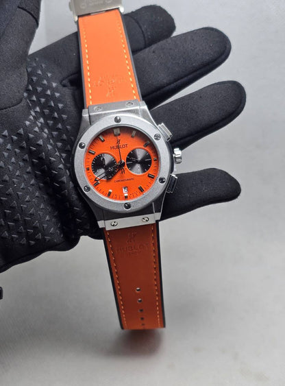 Hublot Men
*Chronograph working*
90 dhs🪙💕

Zain29
♥️♥️♥️